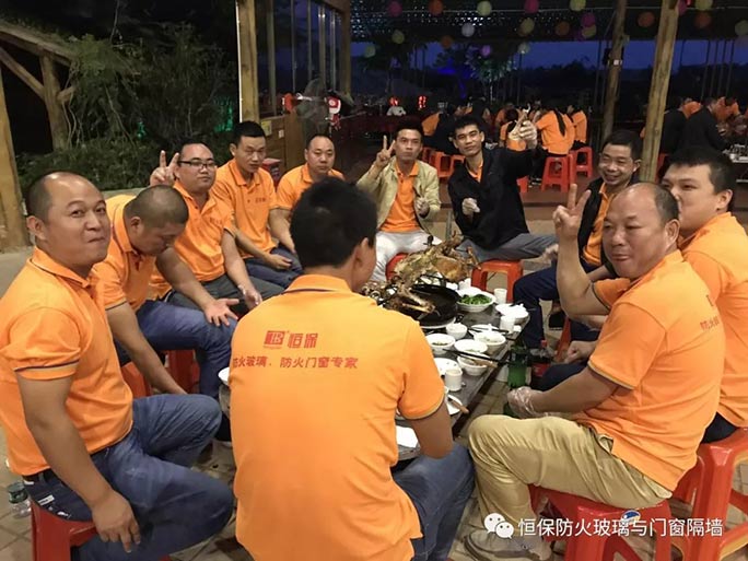 主題：“團結”與“效率”！精誠團結、再創新高！ --記公司在2017年10月17日組織了一場高明盈香戶外拓展旅游活動